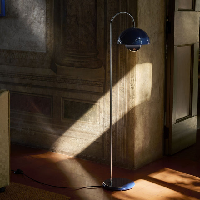 &Tradition Flowerpot Floor Lamp VP12