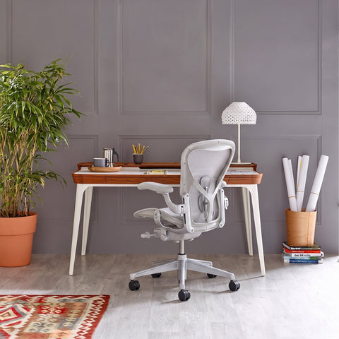 Memilih Desk yang Tepat untuk Kursi Ergonomis Herman Miller