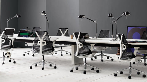 Kenapa Herman Miller Sayl Terasa Begitu Nyaman? Mengenal Teknologi PostureFit