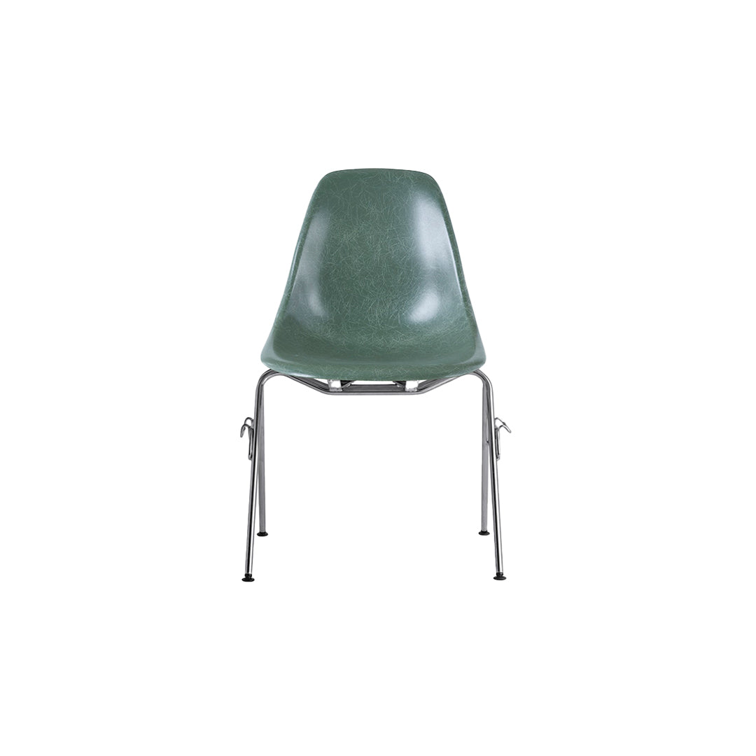 Eames molded discount fiberglass side chair